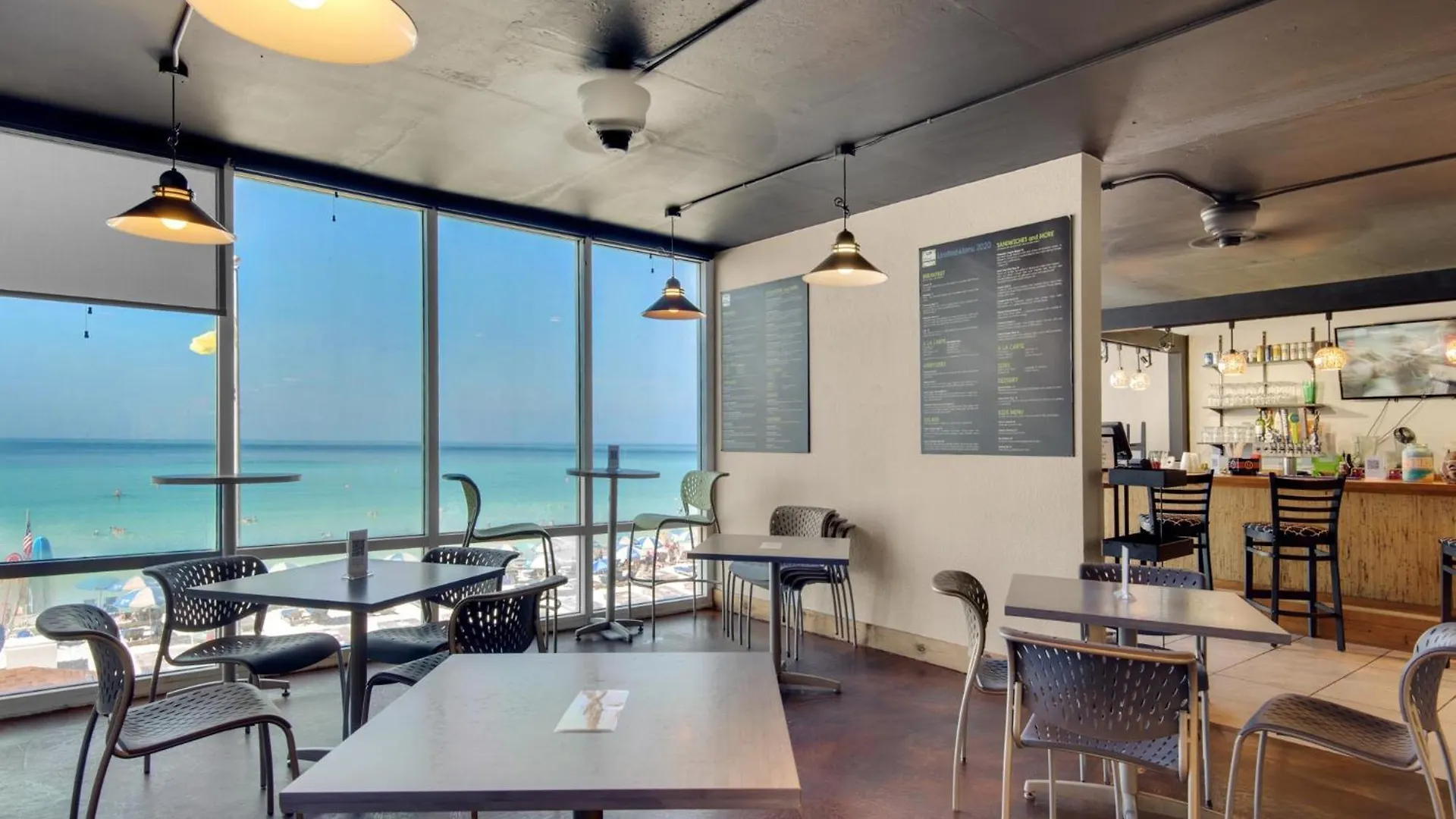 Breathtaking Gulf-Front Condo Near Pier Park Panama Stadt